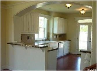 4th image of 105 Nunan St