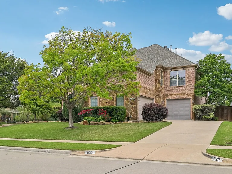 920 Norma Ln — Photo 2