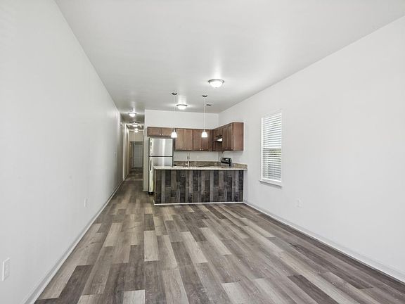 5th image of 8835 Palm St