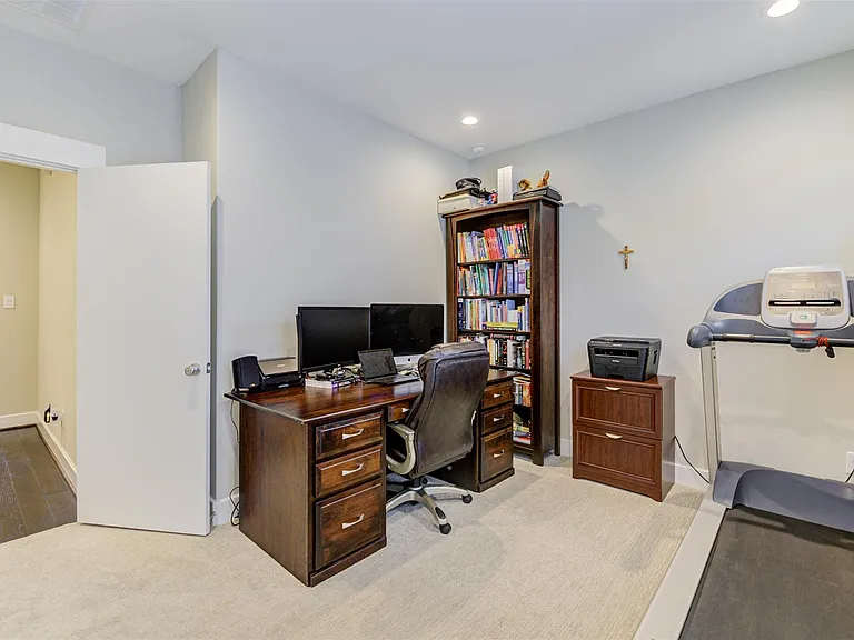 710 Clark St — Photo 28