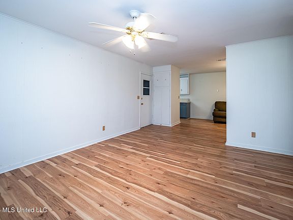 3rd image of 111 Davis St