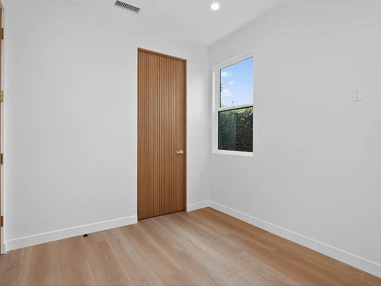 17501 Los Alimos St #10809 — Photo 9