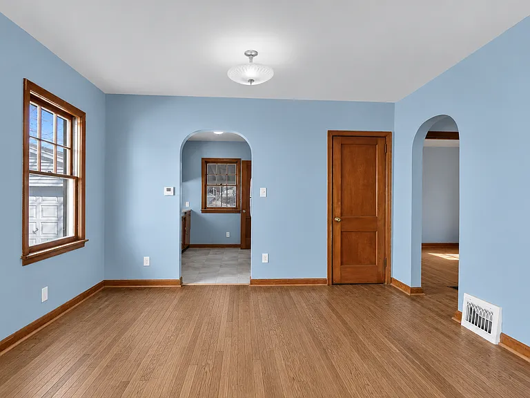 2636 S 7th St — Photo 9