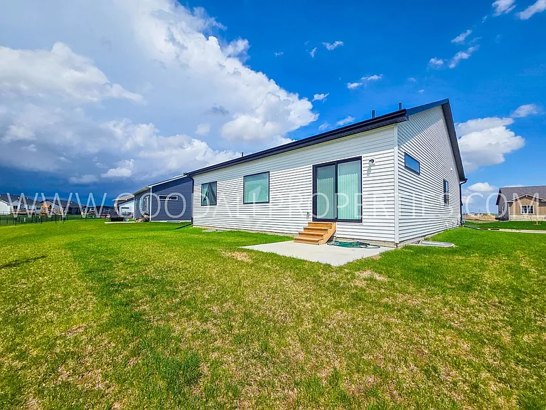 650 NW Rosemont Dr — Photo 16