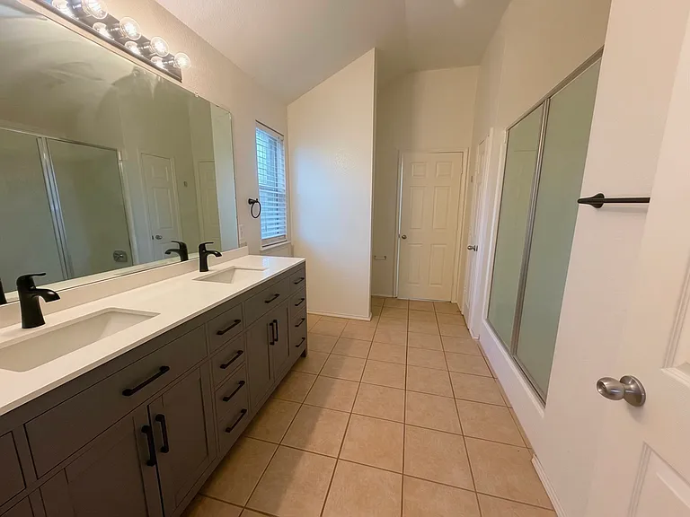 5601 Piedra Dr — Photo 7
