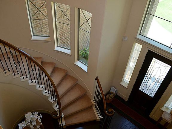 Beautiful rotunda front entry