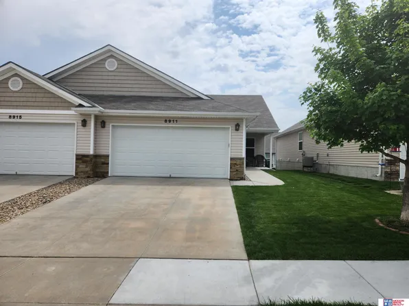 8911 Rifle Dr, Lincoln, NE 68507