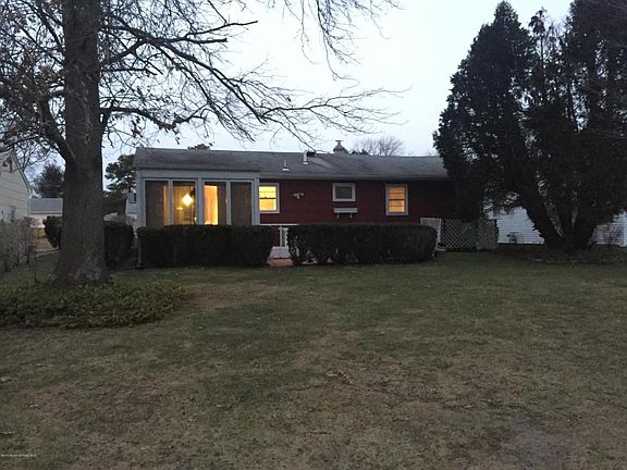 2nd image of 1027 Edgebrook Dr E