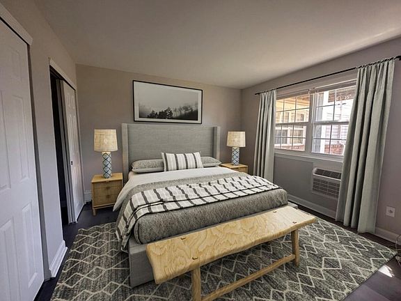 4th image of 211 Hawthorne Ave #114