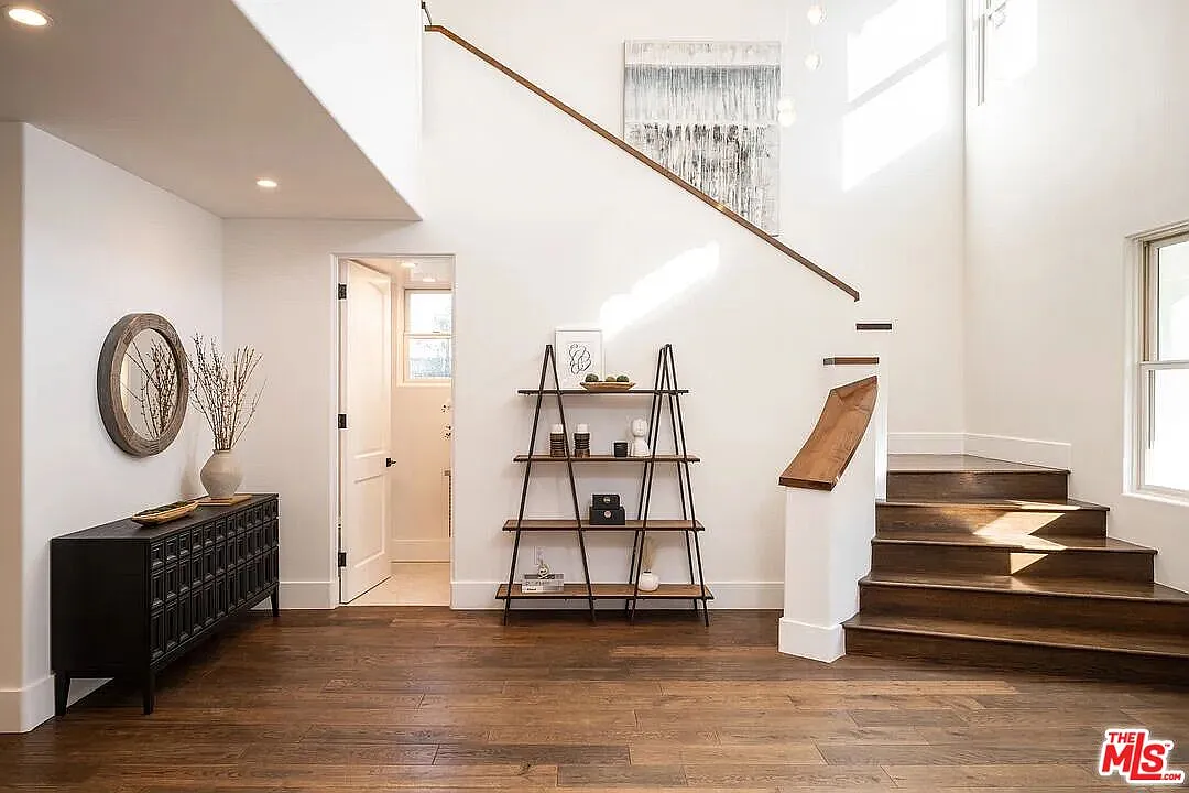 4 bed, 4.5 bath, 3262 sqft, $18,750 — Photo 3