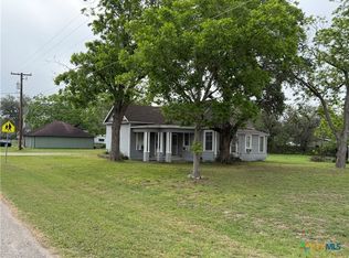 239 W High St, Goliad, TX 77963