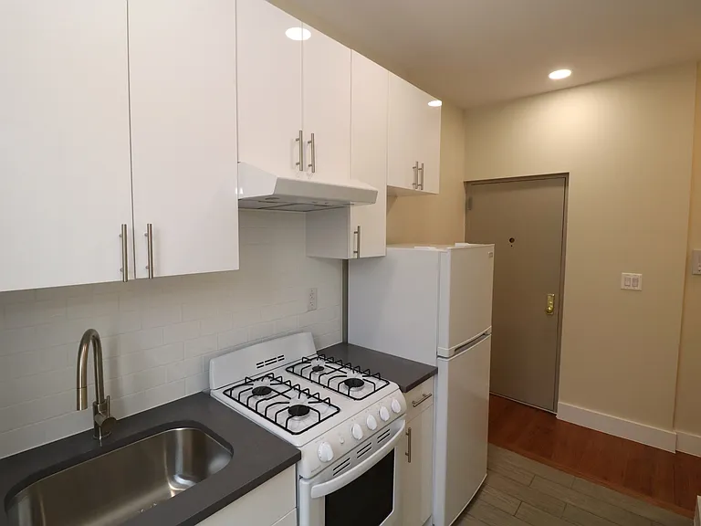 189 Norman Ave #15 — Photo 5