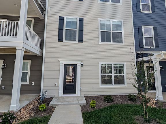 3rd image of 1059 Balsam Ln