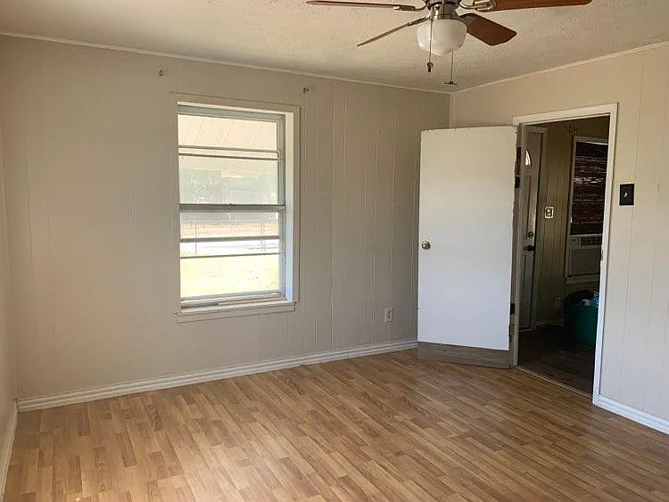 9405 E FM 174 — Photo 25