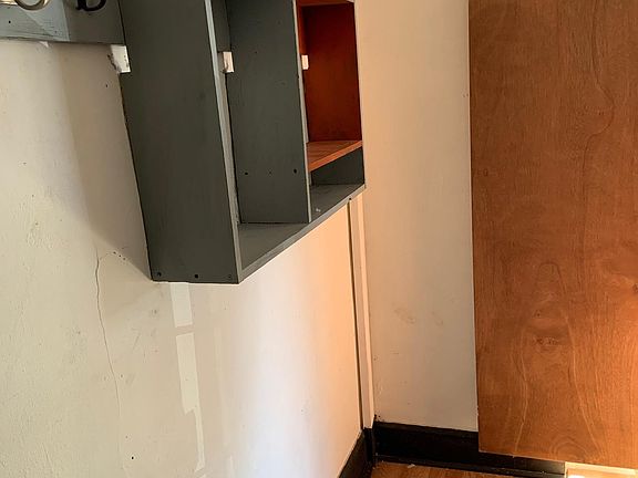Main Entrance Room/Area Coat Hanger/Shelf