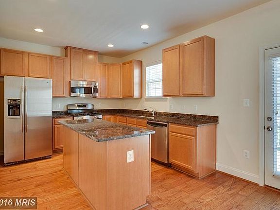 Gourmet Kitchen- Stainless, Granite and tall cabinets