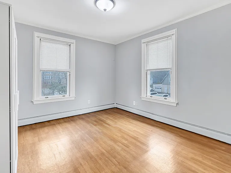 292 Coram Ave — Photo 10