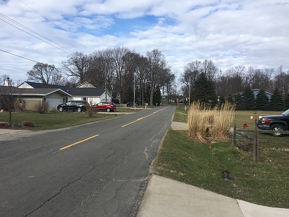 4th image of 7370 N Noffke Dr