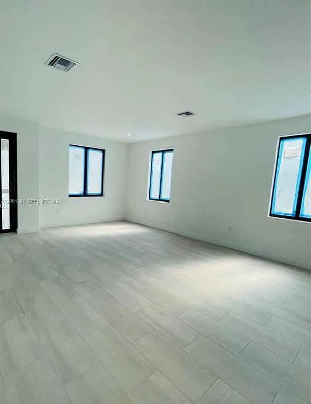309 Nw 7th Ct # 1 Hallandale Beach, Fl 33009 — Photo 4