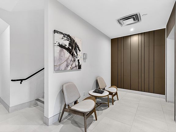 4th image of 209 E 20th Ave #308