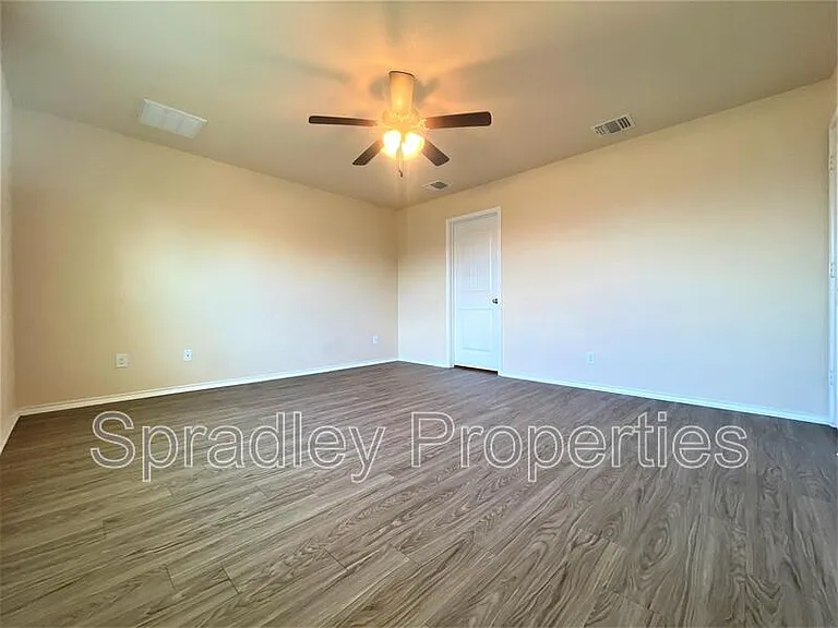 2214 Justice Dr — Photo 4