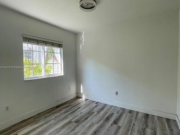 5th image of 729 Meridian Ave APT 8