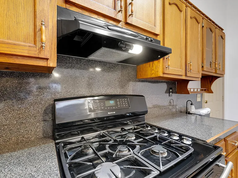 3534 Algonquin Pkwy — Photo 23