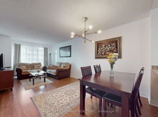 212 Eglinton Ave E #908, Toronto, ON M4P 0A3