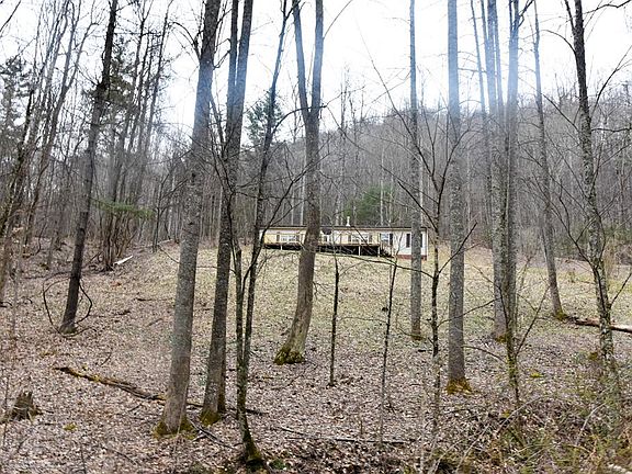 3rd image of 611 Camelot Dr