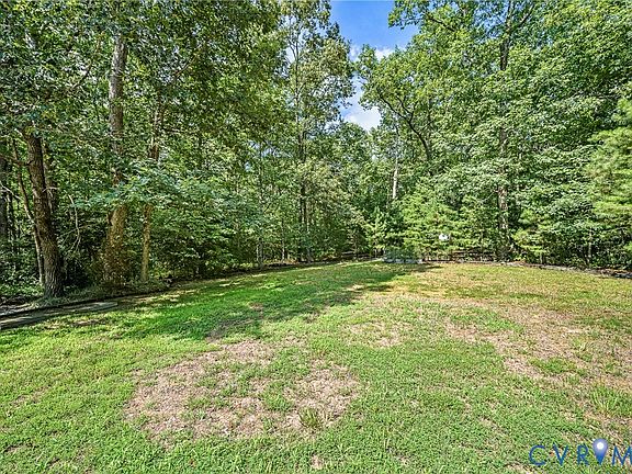 3rd image of 8950 Piney Branch Ln