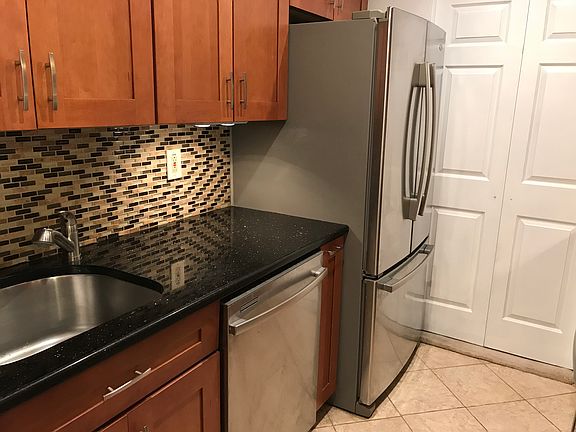 5th image of 344 Central Park Ave APT B6