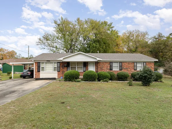 1530 Edgecombe Ave, Fayetteville, NC 28301