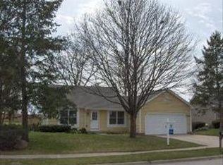 567 Dartmoor Dr, Crystal Lake, IL 60014