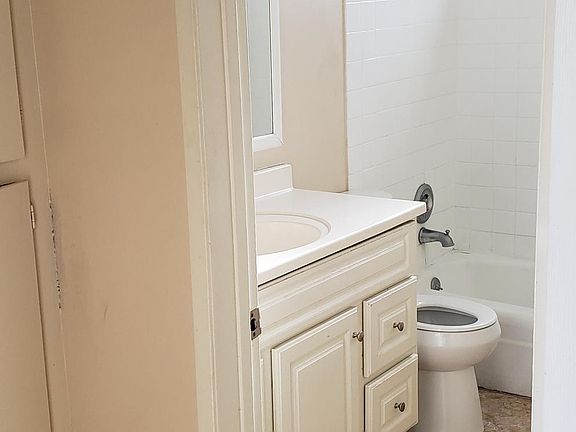 5th image of 10136 Alondra Blvd APT 3