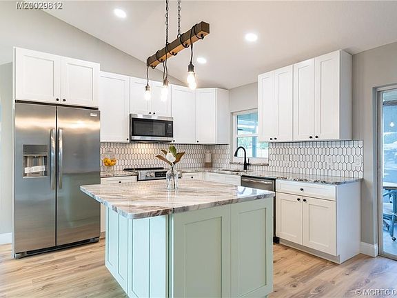 5th image of 2208 SE Lucaya St