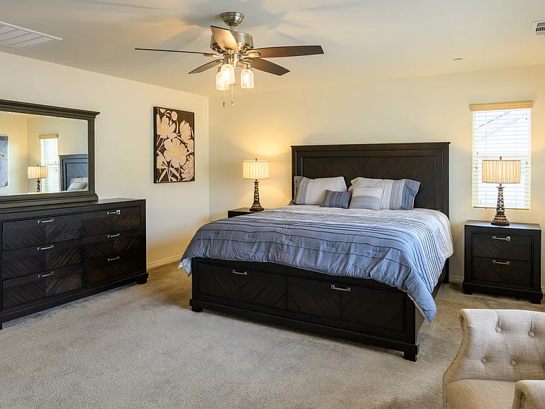 Bedroom 2 - 1 King Master