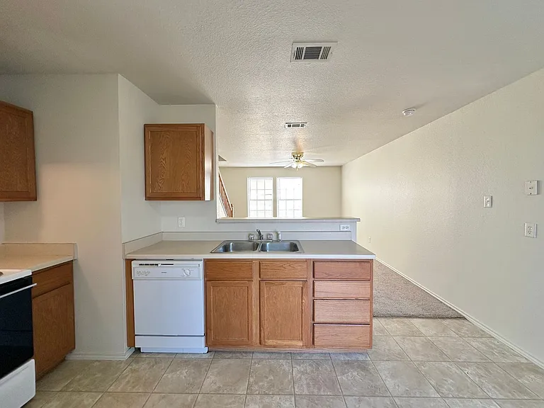 2105 Tahoe Ct — Photo 9