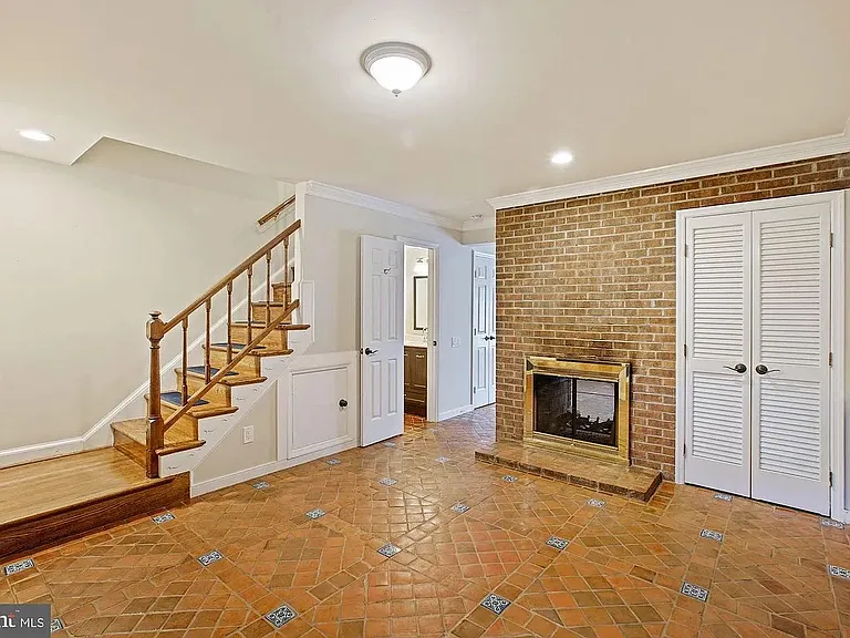 1225 Michigan Ct — Photo 7