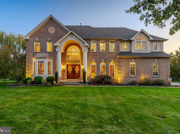 18 Morning Glory Cir, Mullica Hill, NJ 08062