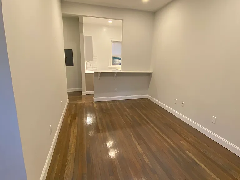 102 Queensberry St #12 — Photo 7