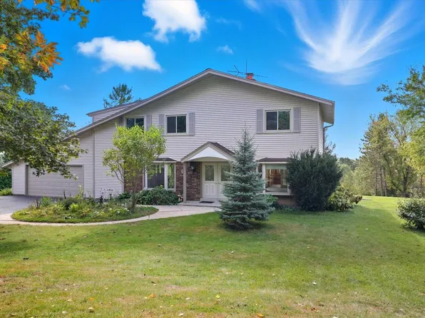 S83W23145 Artesian AVENUE, Big Bend, WI 53103