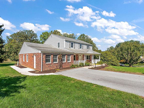 2nd image of 31 Deer Run Ln