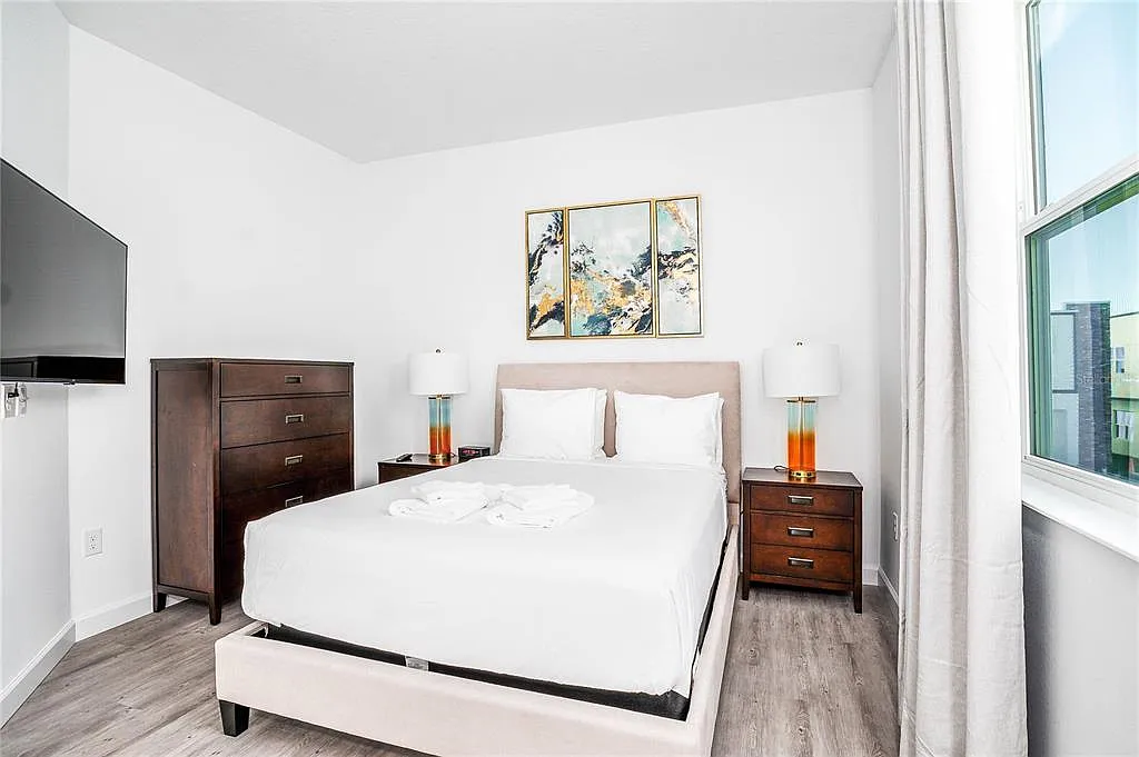 5 bed, 4.0 bath, 2020 sqft, $2,900 — Photo 4
