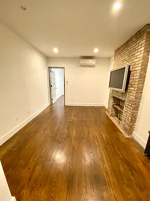 Rented by Safdie Realty Group | media 27