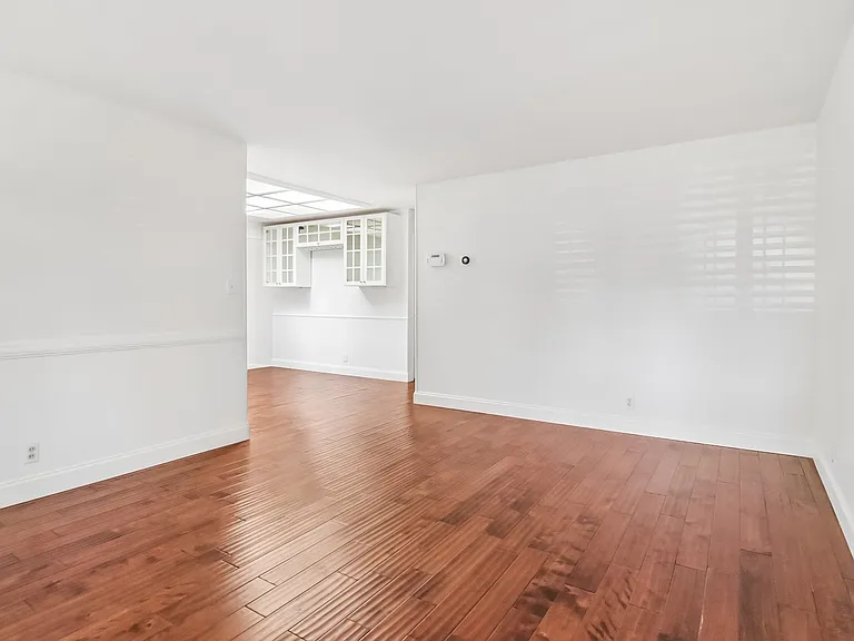 987 Camellia Way — Photo 5