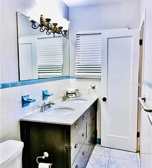 3925 W Bay View Ave — Photo 2