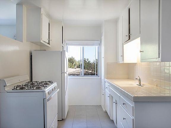 3rd image of 612 E Washington Blvd APT 7