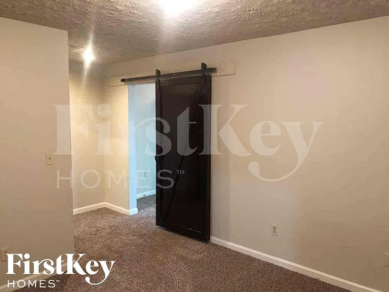5457 Biffle Ct — Photo 9