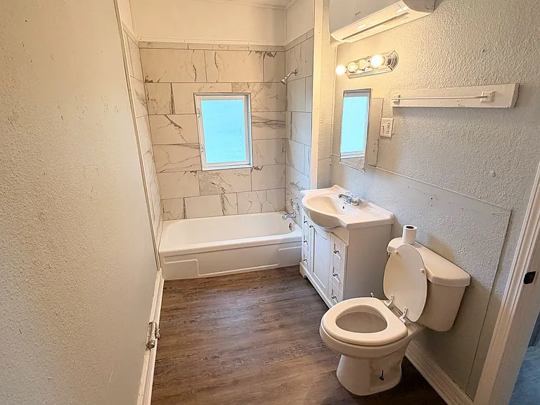 301 S Spruce St — Photo 11