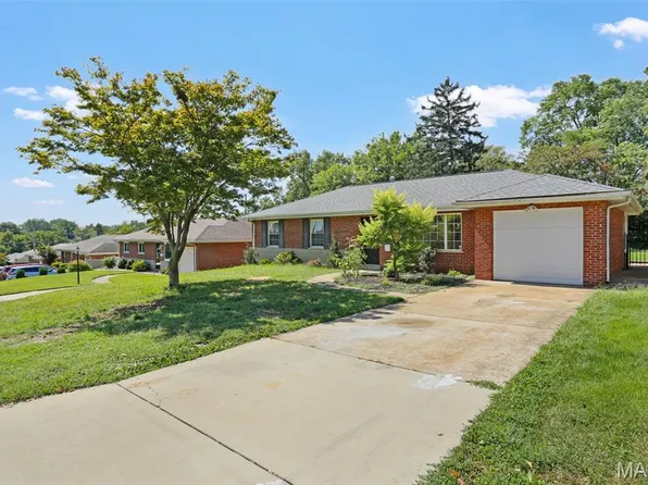 9609 Howerton Dr, Saint Louis, MO 63123